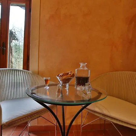 Villa Cicogna Sleeps 3 Paterna
